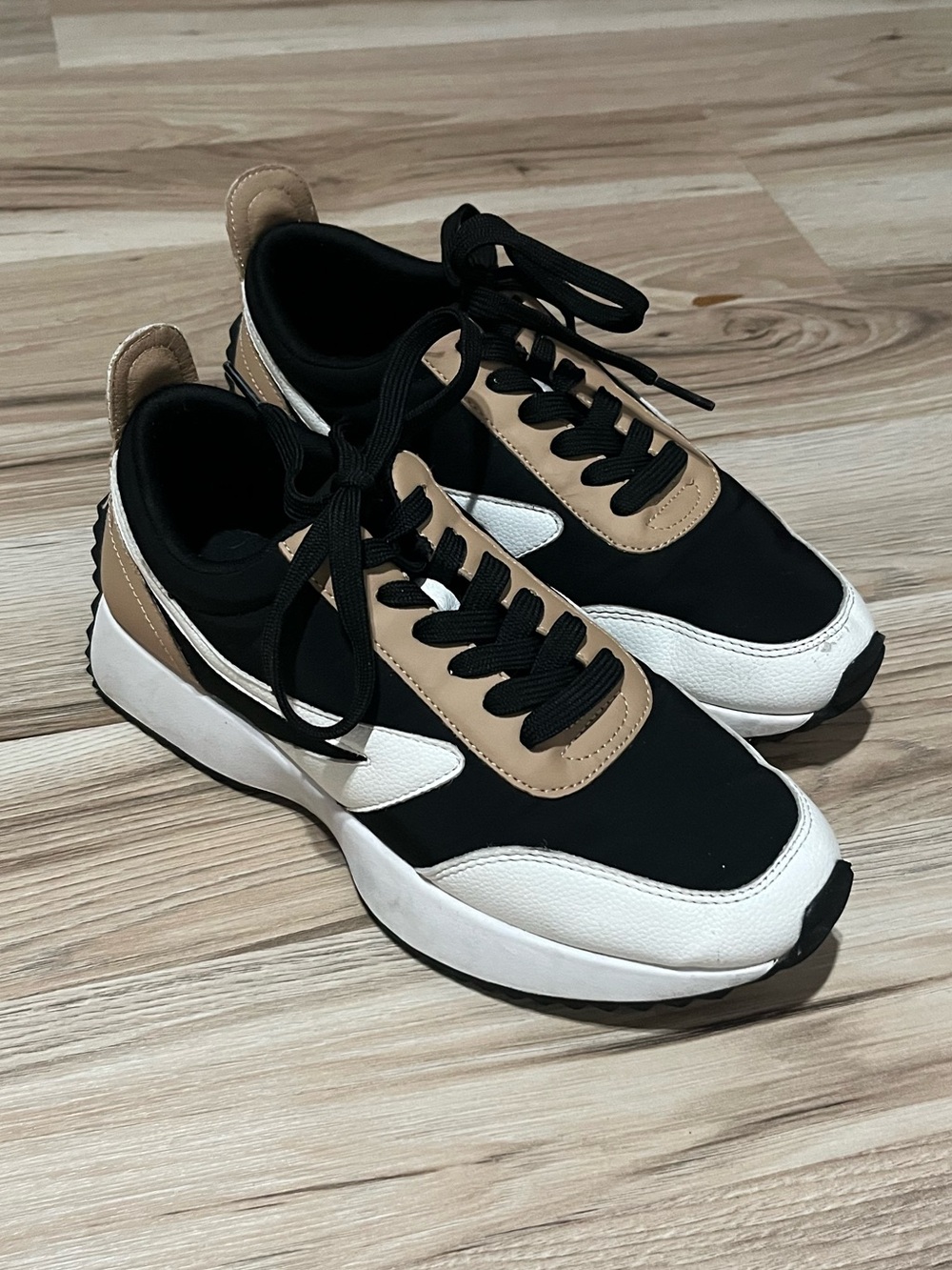 DV by Dolce Vita Bossy Colorblock Platform Sneakers Black Tan White Size 7